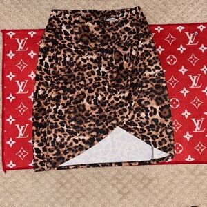 Ladies Midi cheetah print skirt